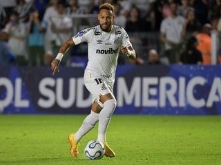 Neymar deja en el aire su futuro y su padre descarta una retirada inminente