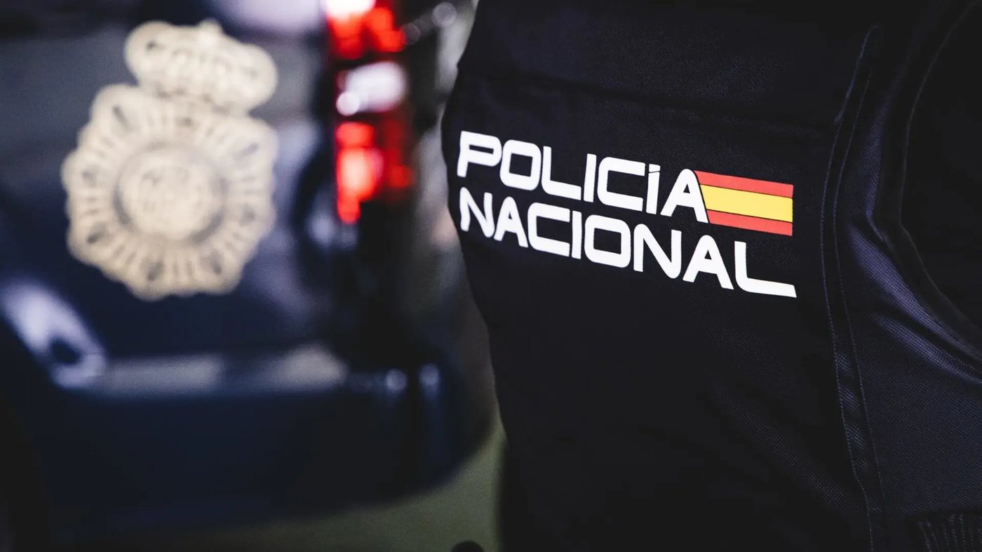 Muere una mujer acuchillada presuntamente por su pareja en un centro comercial de Murcia y el agresor huye