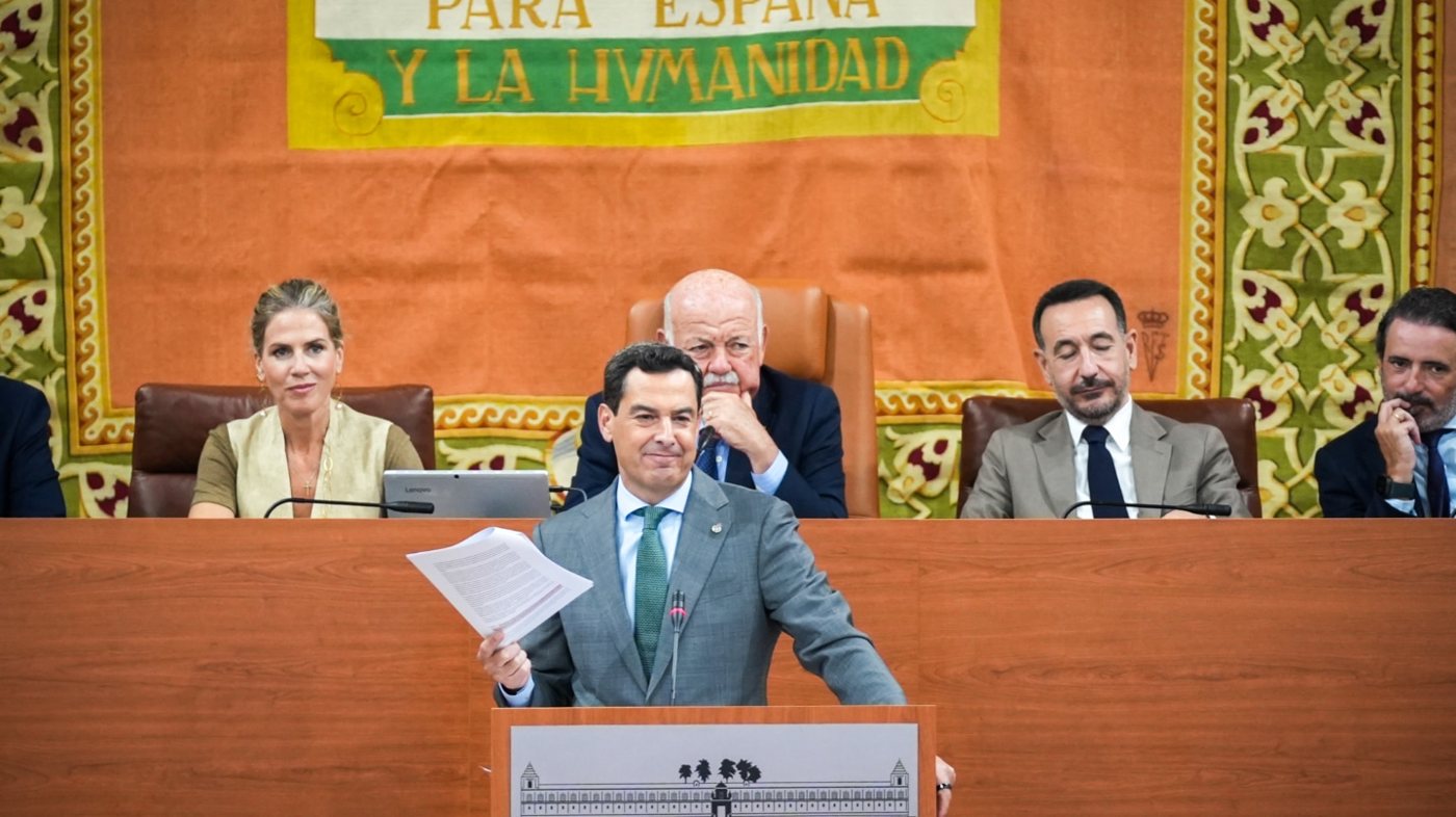 Moreno promete ser «fiel» a la vía andaluza del diálogo tras pactar con Vox