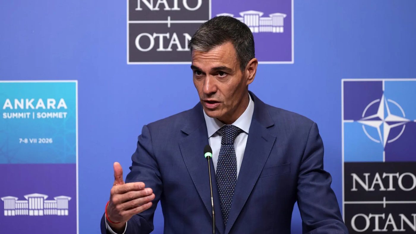 Pedro Sánchez aplaza el acto de demolición de la Verja de Gibraltar por el incendio de Almería