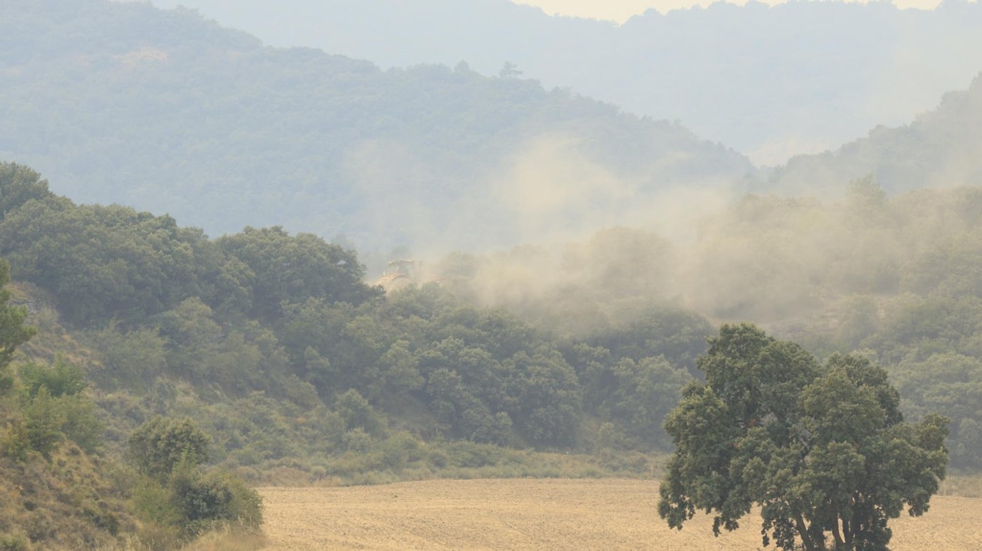 El incendio de Orés arrasa 14.000 hectáreas y mantiene varios frentes activos en Aragón