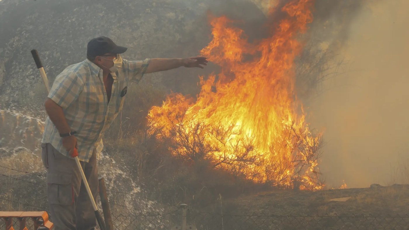El incendio de Castellón sigue fuera de control, los de Ávila y Madrid se estabilizan y surgen cuatro nuevos fuegos graves