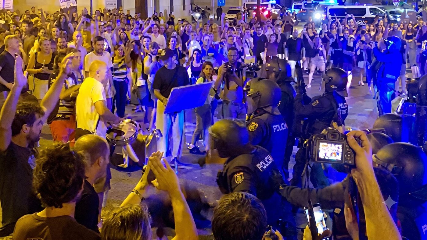 Comercios del Born de Palma refugiaron a clientes por la violencia de grupos radicales tras la manifestación