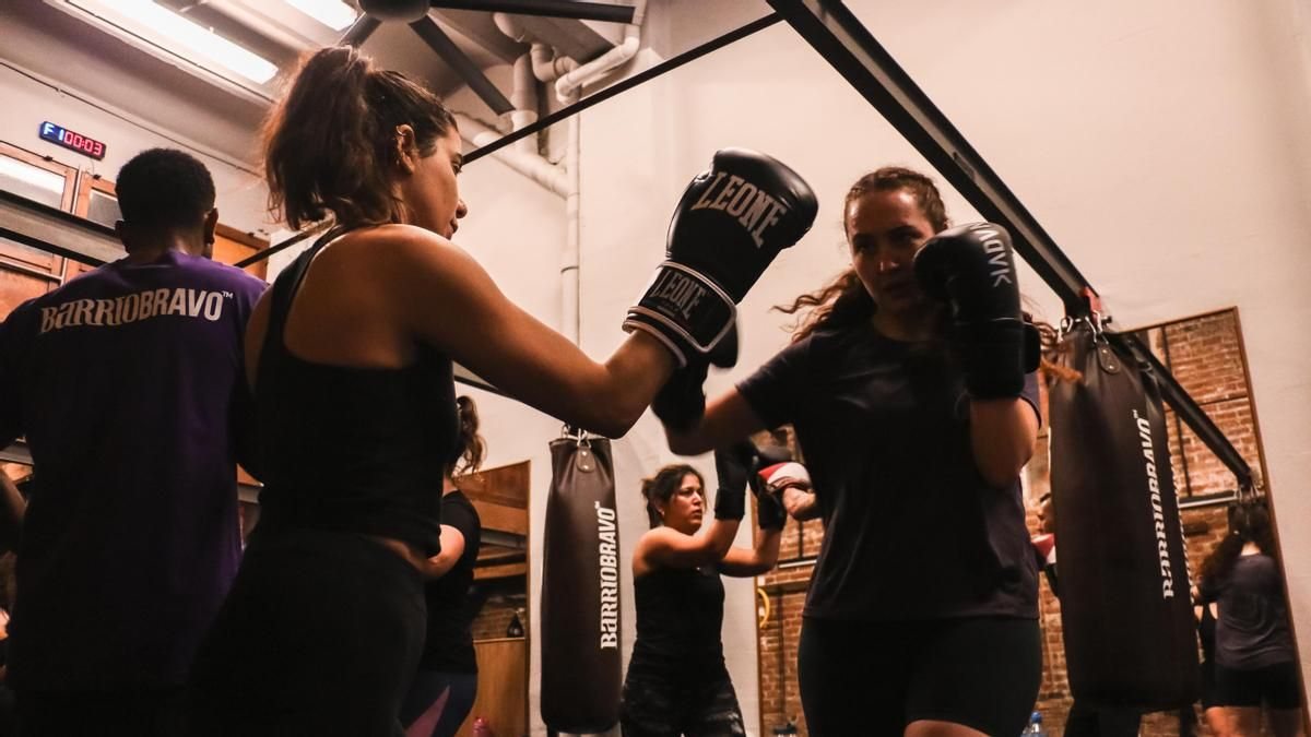 El boxeo sin contacto gana adeptas entre las mujeres españolas como herramienta de bienestar físico y mental